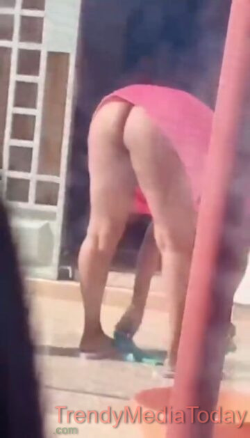 Neighbour Got Ass: Trending Leaked Upskirt Video Sextape as Guy Records Naked Big Ass Of Girl His Neighbor Fucked (18+), as she was cleaning the floor outside.