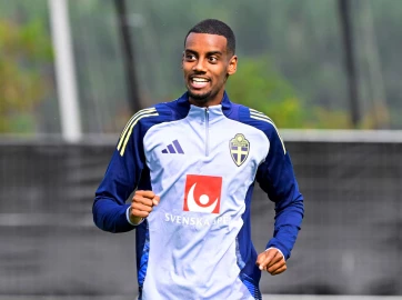 Liverpool’s Slot urges patience with ‘best striker’ Isak after record move